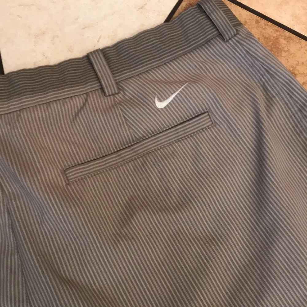 Nike golf shorts size 35 men performance wear‎